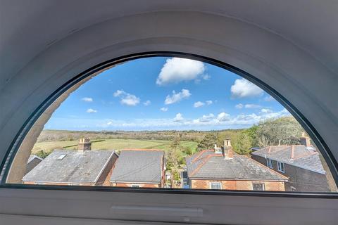 2 bedroom flat for sale, Main Road, Havenstreet, Ryde, PO33 4AE