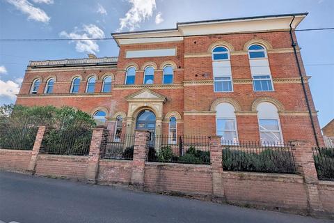2 bedroom flat for sale, Main Road, Havenstreet, Ryde, PO33 4AE