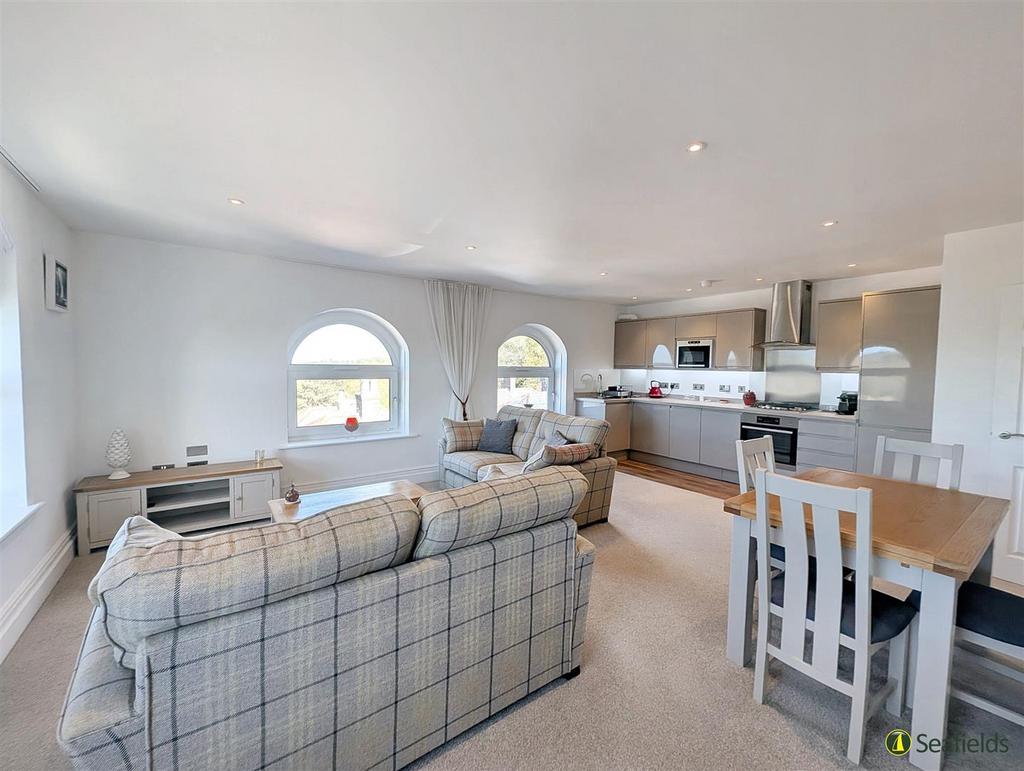 Sitting/Dining Room