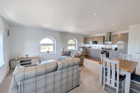 2 bedroom flat for sale, Main Road, Havenstreet, Ryde, PO33 4AE