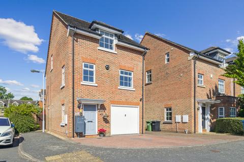 3 bedroom detached house for sale, Stirling Avenue, Pinner HA5