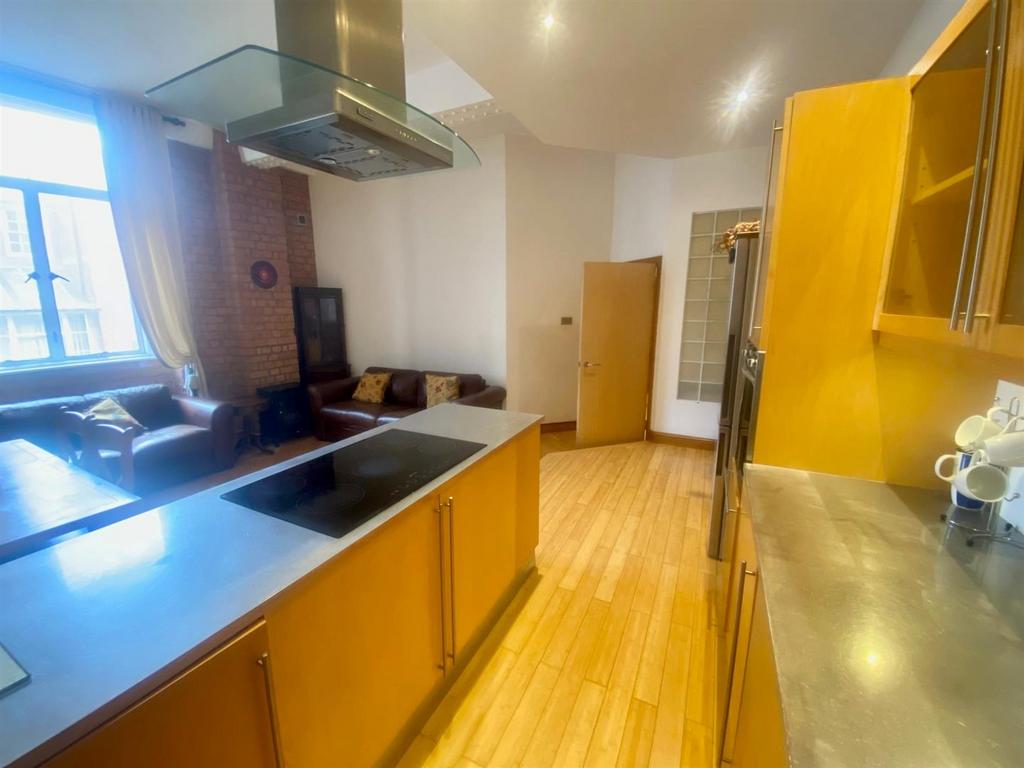 Kitchen 2.jpg