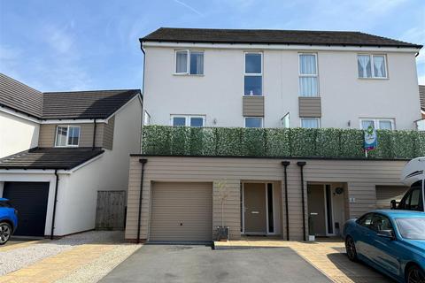 4 bedroom semi-detached house for sale, Olive Close, Burton-On-Trent DE14