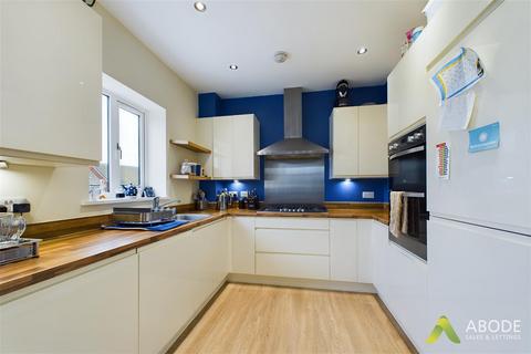 4 bedroom semi-detached house for sale, Olive Close, Burton-On-Trent DE14