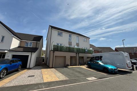 4 bedroom semi-detached house for sale, Olive Close, Burton-On-Trent DE14