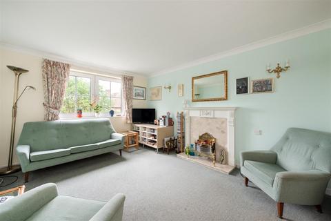 2 bedroom retirement property for sale, Avenue Road, London N14