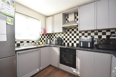 32 Celerity Drive, Cardiff, CF10 4BJ