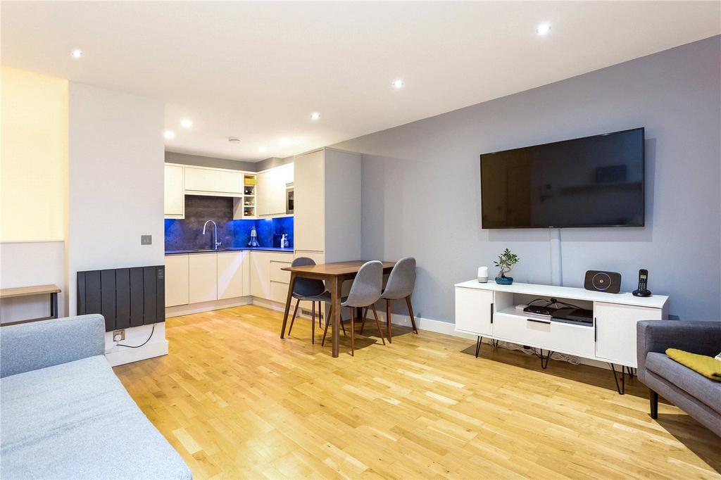 Lounge & Kitchen