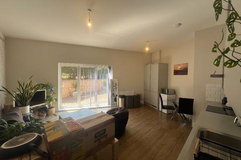 3 bedroom apartment to rent, Petunia Court