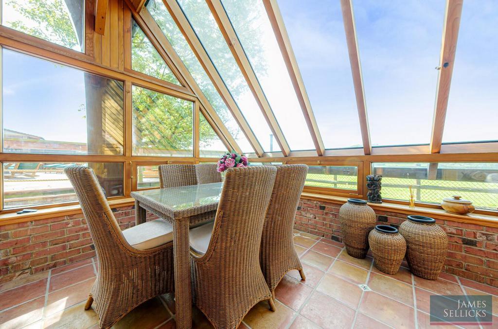 Cedar sunroom with fabulous panoramic countryside