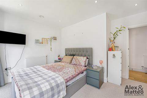 1 bedroom flat for sale, Marine Wharf, Surrey Quays