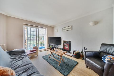 13 Almond Way, Bromley, BR2 8DR