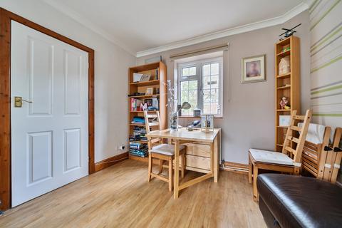 13 Almond Way, Bromley, BR2 8DR