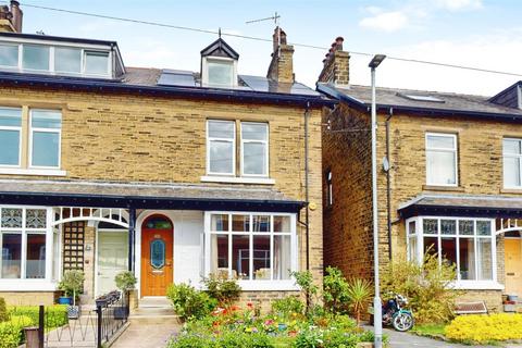 4 bedroom semi-detached house for sale, Avondale Crescent, Shipley