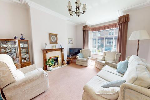 4 bedroom semi-detached house for sale, Avondale Crescent, Shipley