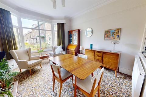 4 bedroom semi-detached house for sale, Avondale Crescent, Shipley
