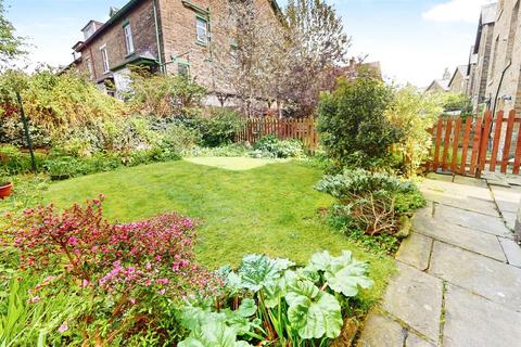 4 bedroom semi-detached house for sale, Avondale Crescent, Shipley