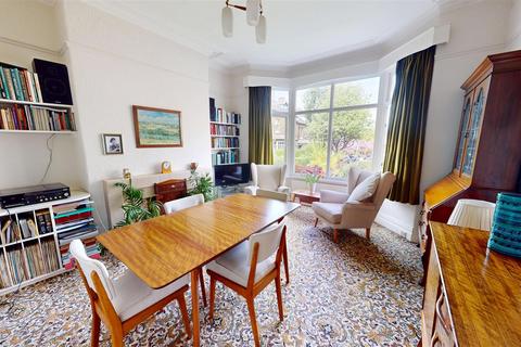 4 bedroom semi-detached house for sale, Avondale Crescent, Shipley