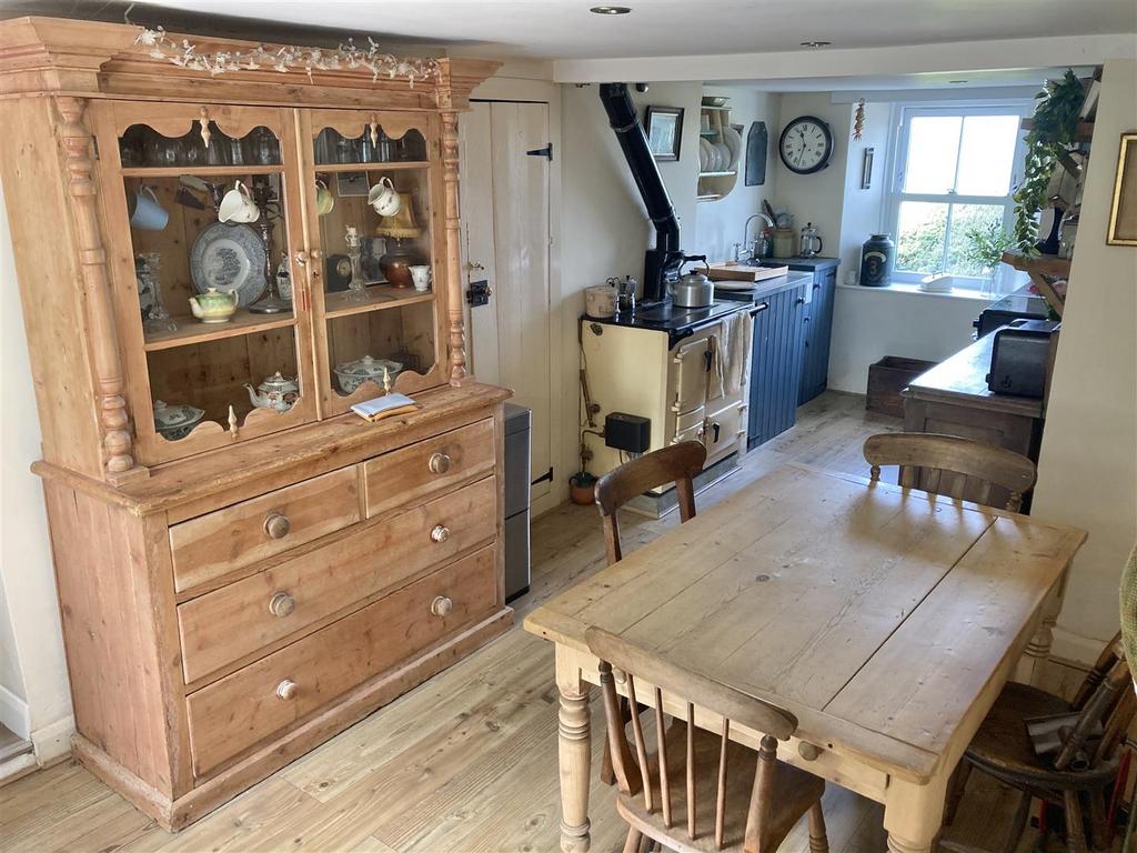 Dining kitchen.jpeg