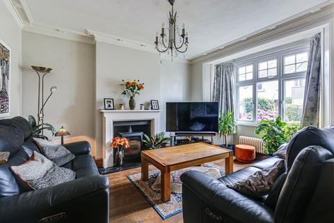 9 Warren Park, Warlingham, CR6 9LD