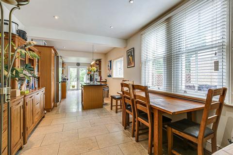 9 Warren Park, Warlingham, CR6 9LD