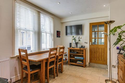 9 Warren Park, Warlingham, CR6 9LD