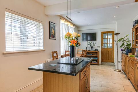 9 Warren Park, Warlingham, CR6 9LD