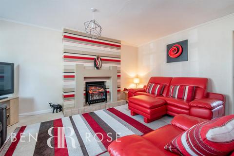 3 bedroom semi-detached house for sale, Hazelwood Close, Leyland