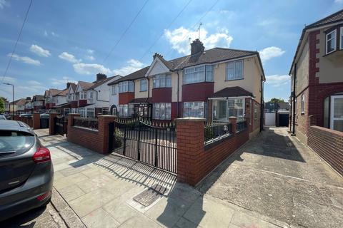 Masefield Avenue, Southall, UB1