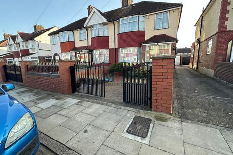 undefined, Masefield Avenue, Southall, UB1