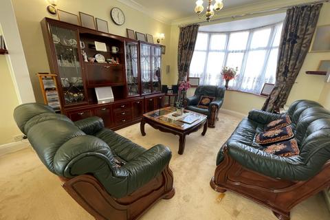 undefined, Masefield Avenue, Southall, UB1