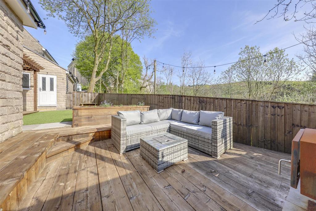 Rear Decking & Garden
