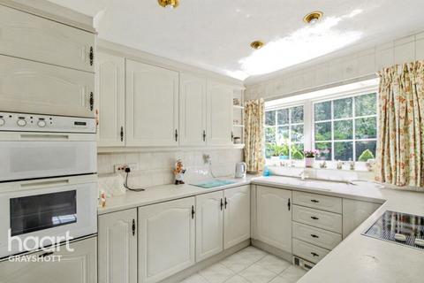 undefined, Bridle Close, Hindhead