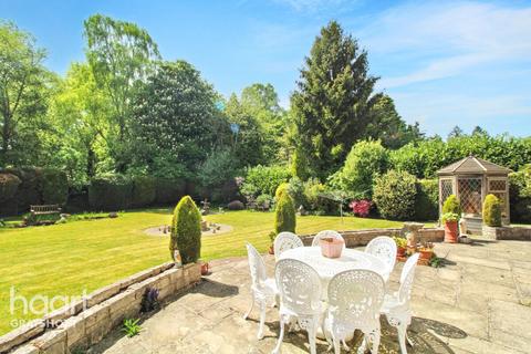 undefined, Bridle Close, Hindhead