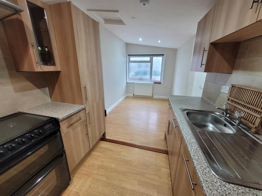 Kitchen 3.jpg