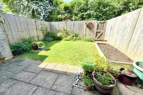 17 Waterfields, Leatherhead, KT22 7XB