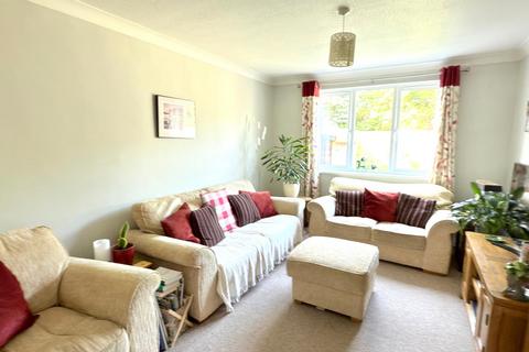 17 Waterfields, Leatherhead, KT22 7XB