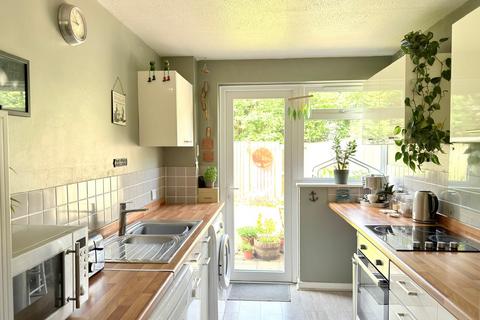 17 Waterfields, Leatherhead, KT22 7XB