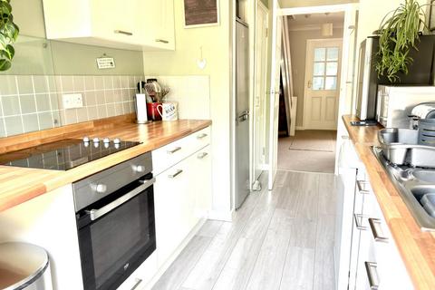 17 Waterfields, Leatherhead, KT22 7XB