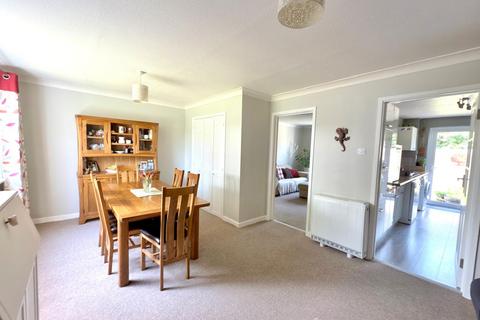 17 Waterfields, Leatherhead, KT22 7XB