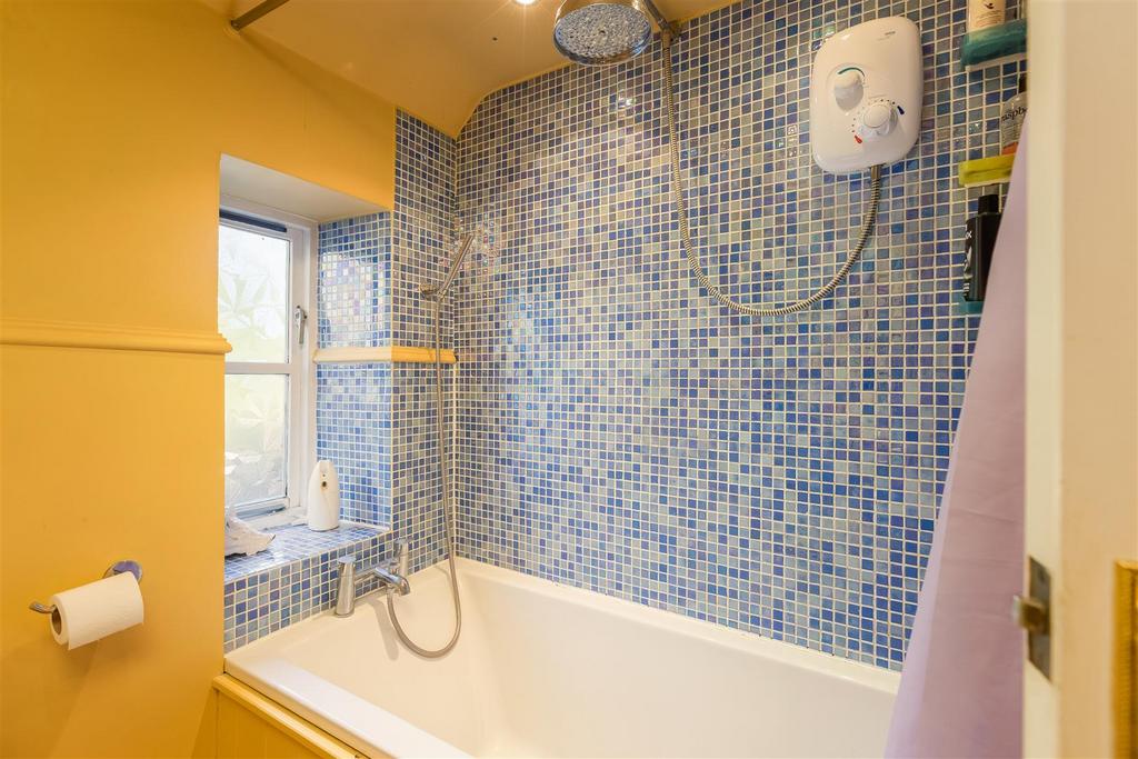 Northdale Cottages 2 Bathroom-2.jpg