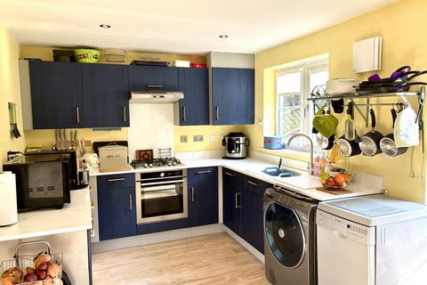 3 bedroom terraced house for sale, Broadacres, Bailiff Bridge, Brighouse, West Yorkshire, HD6