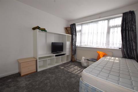 2 bedroom apartment to rent, Cherrydown Walk, Romford RM7