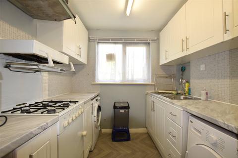 2 bedroom apartment to rent, Cherrydown Walk, Romford RM7