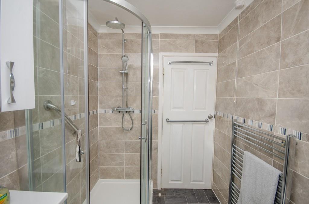 Shower room pic 2.jpg
