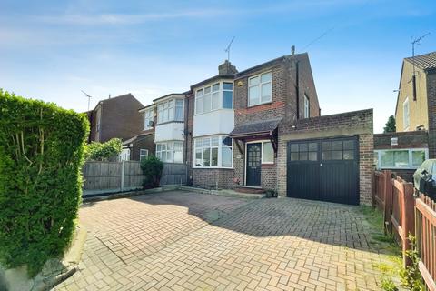3 bedroom semi-detached house to rent, Ashcroft Road, Luton, LU2