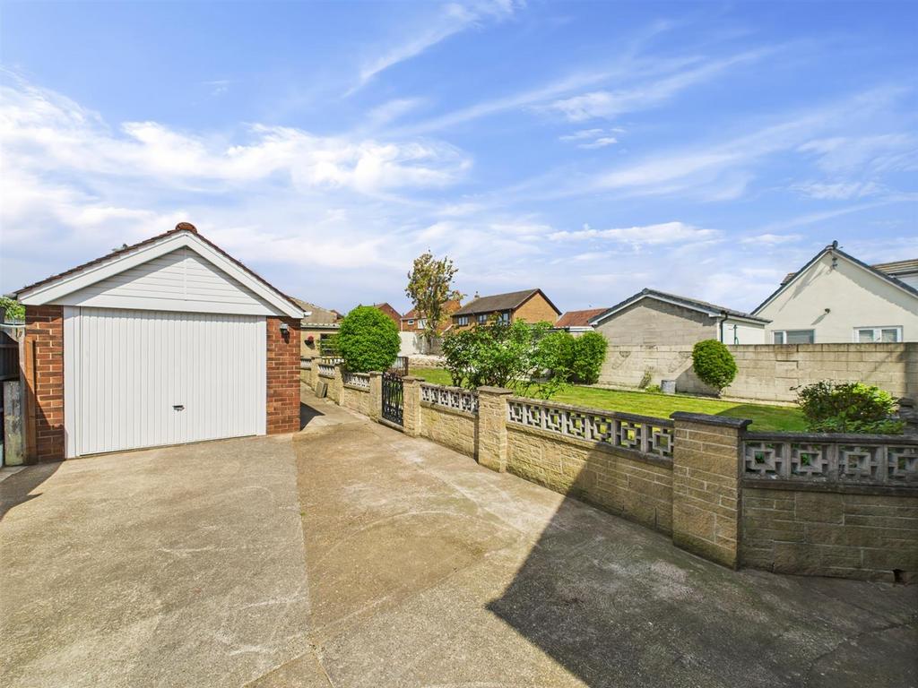 Detached Garage