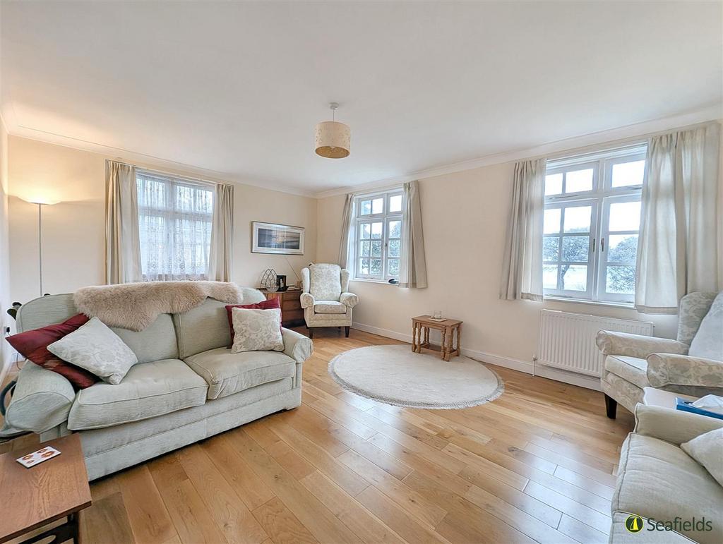 Sitting/Dining Room