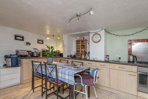 31 Cross Flatts Parade, Leeds, LS11 7JL