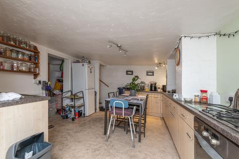 31 Cross Flatts Parade, Leeds, LS11 7JL